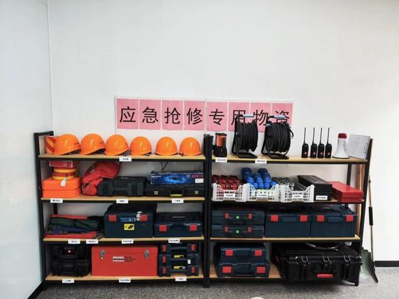 在汽车修理行业中,钣金喷漆是不可或缺的一环。但许多车主对于这一过程知之甚少。今天,我们就来深入探讨一下钣金喷漆的常见误区,并推荐一些实用工具。